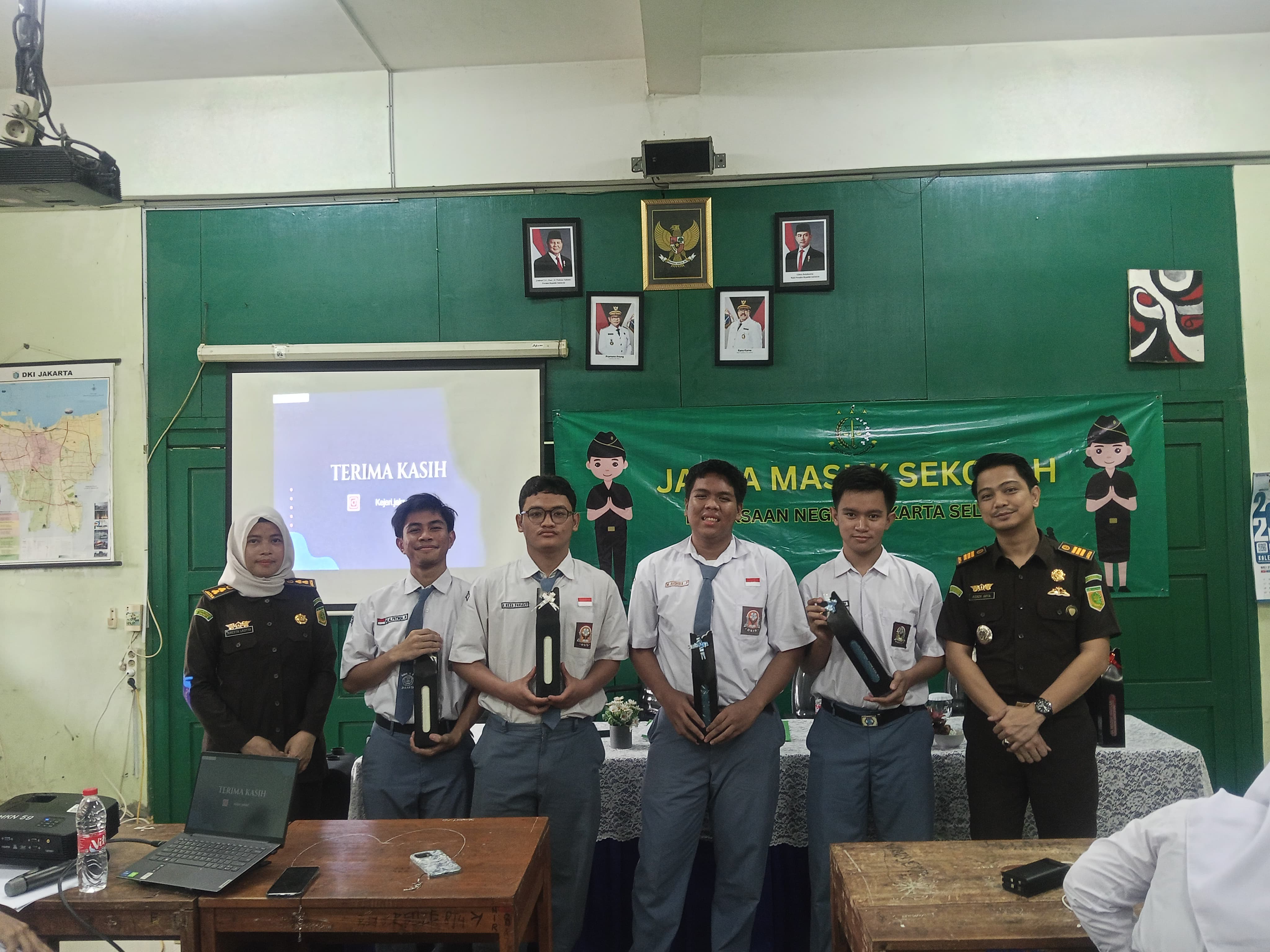 Gedung Sekolah SMA NEGERI 4 TRENGGALEK